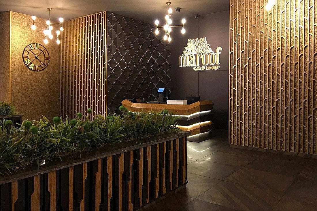 cevat-aksoy-tasarim, sadece-creative-studio, maroof-cafe-lounge, banko-tasarim, ciceklik-tasarım, duvar-giydirme, aydinlatma, reception-tasarim,